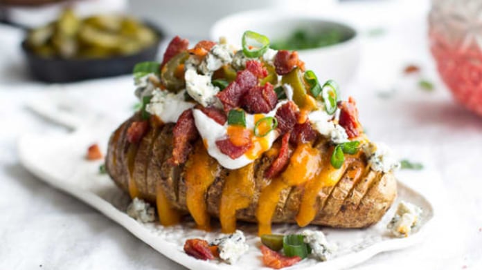 Plněné brambory Hasselback Plněné brambory Hasselback