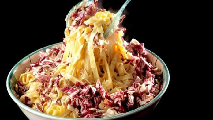 Tagliatelle s radicchiem Tagliatelle s radicchiem
