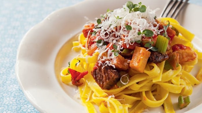 Čerstvé tagliatelle s vepřovým ragú Čerstvé tagliatelle s vepřovým ragú