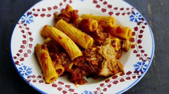 Rigatoni s vepřovým ragú Rigatoni s vepřovým ragú