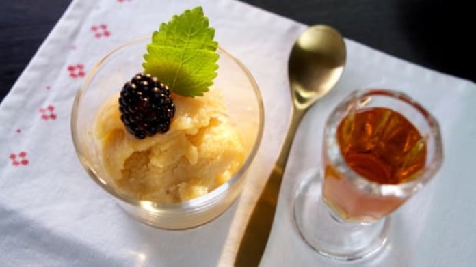 Sorbet z pečených jablek se skořicí a zázvorem Sorbet z pečených jablek se skořicí a zázvorem