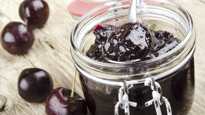 Domácí marmelády jsou opět v kurzu. Proč nezkusit zrovna třešňovou? Domácí marmelády jsou opět v kurzu. Proč nezkusit zrovna třešňovou?