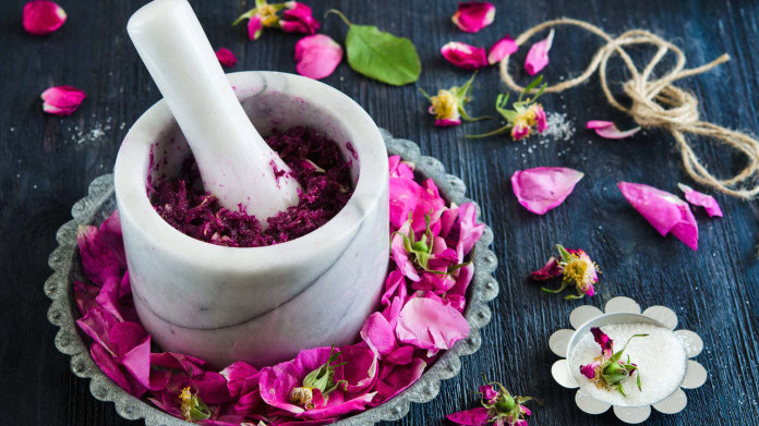 Můžete si uvařit sirup, čaj, udělat růžovou vodu Můžete si uvařit sirup, čaj, udělat růžovou vodu