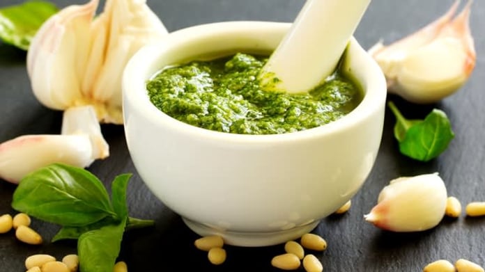 VIDEO: Bazalkové pesto VIDEO: Bazalkové pesto