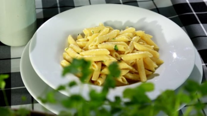 Penne se sýrovou omáčkou Penne se sýrovou omáčkou