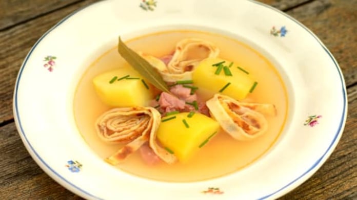 Uzená česnečka s celestýnskými nudlemi Uzená česnečka s celestýnskými nudlemi