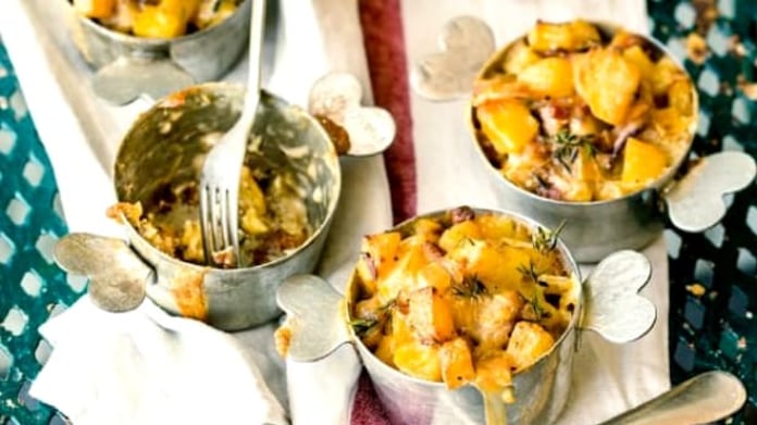 Sýrovo-bramborová hnízda Tartiflette Sýrovo-bramborová hnízda Tartiflette