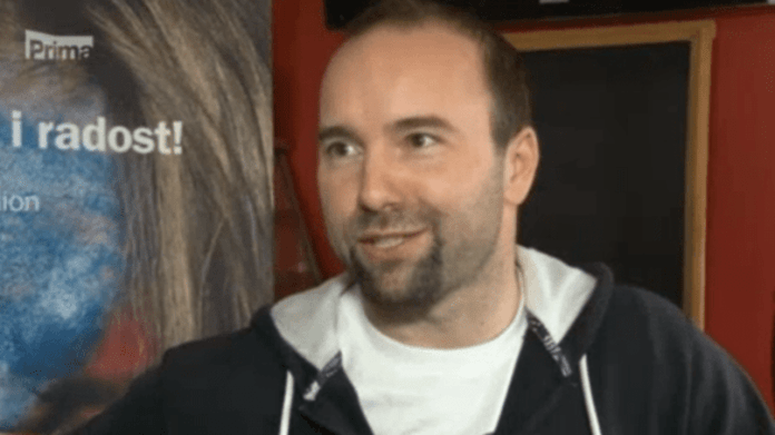 Video VIP zprávy: Aleš Valenta se nechal raději pojistit úplně celý. Co kdyby... Video VIP zprávy: Aleš Valenta se nechal raději pojistit úplně celý. Co kdyby...