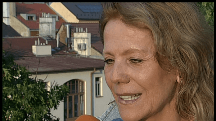 Video VIP zprávy: Lenka Filipová se naklonovala Video VIP zprávy: Lenka Filipová se naklonovala
