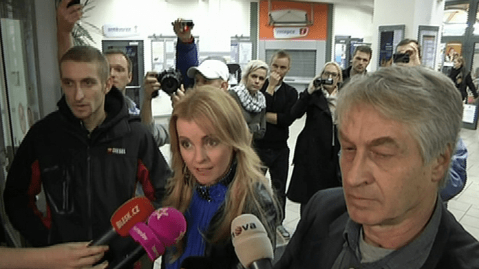 Video VIP zprávy: Na koncertu Ivety Bartošové ve Svitavách bylo rušno. Došlo ke rvačce" Video VIP zprávy: Na koncertu Ivety Bartošové ve Svitavách bylo rušno. Došlo ke rvačce"