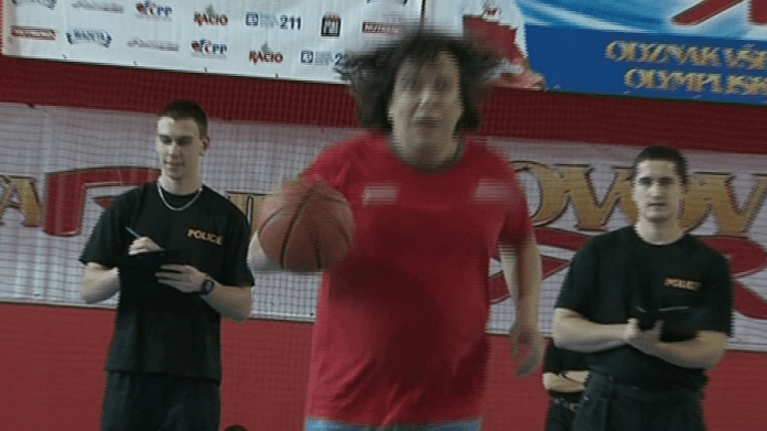 Video VIP zprávy: Richard Genzer v plném sportovním nasazení (nikoli však plný nadšení) Video VIP zprávy: Richard Genzer v plném sportovním nasazení (nikoli však plný nadšení)