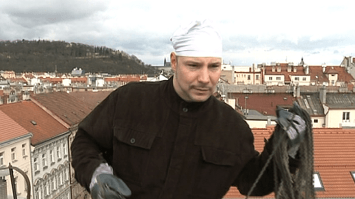 Video VIP zprávy: Zpěvák Bohuš Matuš byl původně kominíkem. Teď si na svou původní profesi zavzpomínal Video VIP zprávy: Zpěvák Bohuš Matuš byl původně kominíkem. Teď si na svou původní profesi zavzpomínal