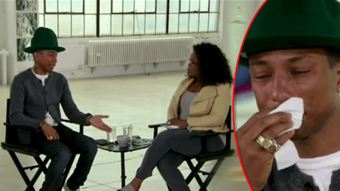 Video VIP zprávy: Moderátorka Oprah Winfrey rozplakala v přímém přenosu známého hudebníka. Ale není jediný, kdo se dojmul přímo před televizními kamerami Video VIP zprávy: Moderátorka Oprah Winfrey rozplakala v přímém přenosu známého hudebníka. Ale není jediný, kdo se dojmul přímo před televizními kamerami