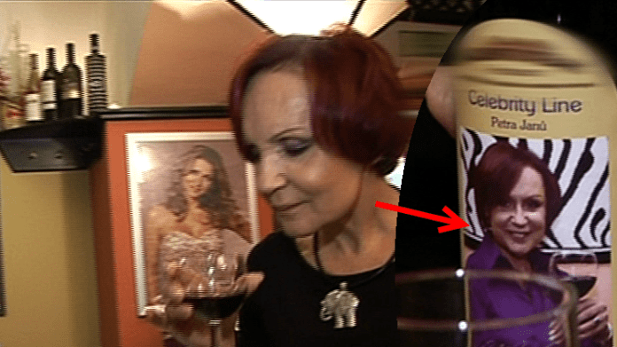 Video VIP zprávy: Petra Janů má své vlastní víno. Ochutnáte? Video VIP zprávy: Petra Janů má své vlastní víno. Ochutnáte?