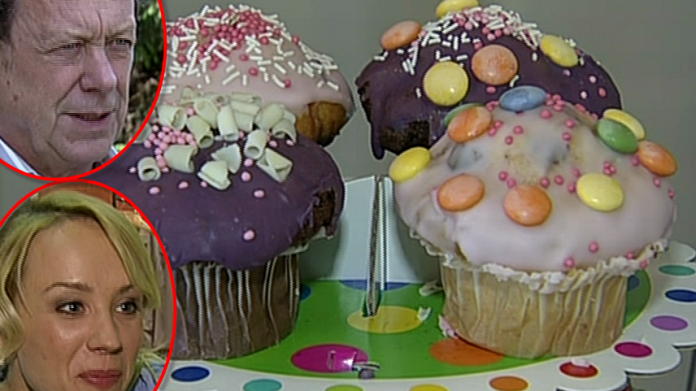Video VIP zprávy: To jsou ale dobrůžky - tyhle dortíky slouží bohužel jen jako dekorace při natáčení Video VIP zprávy: To jsou ale dobrůžky - tyhle dortíky slouží bohužel jen jako dekorace při natáčení