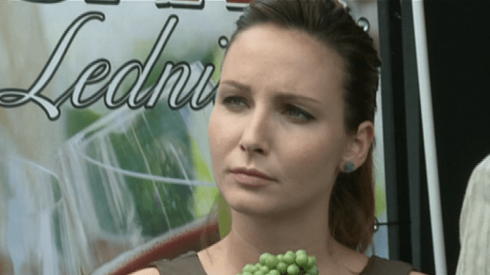video VIP zprávy: Herečka Veronika Arichtěva má k vínu čím dál blíž... video VIP zprávy: Herečka Veronika Arichtěva má k vínu čím dál blíž...