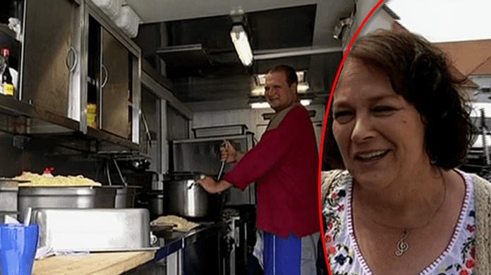 Podívejte se, jak se stravovali herci při natáčení seriálu Vinaři. Jakpak jim v pojízdném cateringu chutnalo? Podívejte se, jak se stravovali herci při natáčení seriálu Vinaři. Jakpak jim v pojízdném cateringu chutnalo?