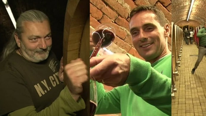Video VIP zprávy: Jak to dopadne, když tři kamarádi vyrazí do moravského sklípku bez svých drahých poloviček? Video VIP zprávy: Jak to dopadne, když tři kamarádi vyrazí do moravského sklípku bez svých drahých poloviček?