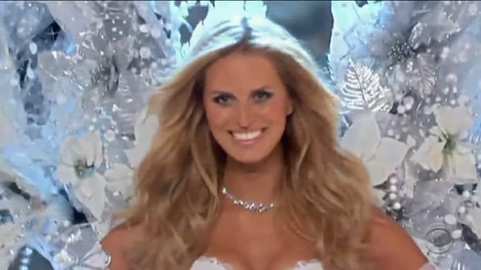 Video VIP zprávy: Karolina Kurková měla letos česko-americké Vánoce Video VIP zprávy: Karolina Kurková měla letos česko-americké Vánoce