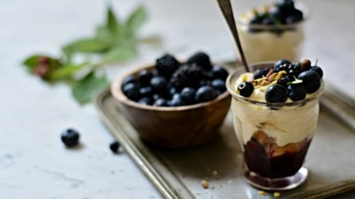 Borůvkovo-ostružinové tiramisu Borůvkovo-ostružinové tiramisu
