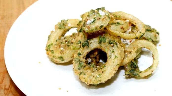 Africká bhajia – cibulové kroužky Africká bhajia – cibulové kroužky