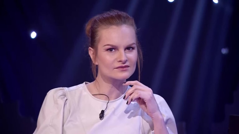 NEČUM NA MĚ SHOW (1): Iva Pazderková bičuje Adolfeena NEČUM NA MĚ SHOW (1): Iva Pazderková bičuje Adolfeena