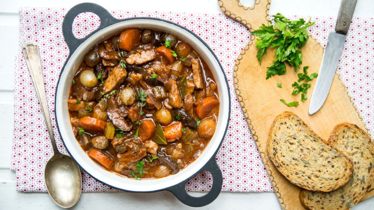 Stew s houbami šitake a tempehem s bramborovo-celerovou kaší 