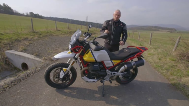 Moto Guzzi V85 TT Giallo Sahara Moto Guzzi V85 TT Giallo Sahara