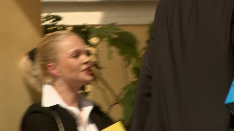 Velmi křehké vztahy III (16) - Když rozvod, tak rozvod Velmi křehké vztahy III (16) - Když rozvod, tak rozvod