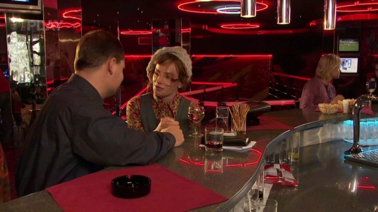 Velmi křehké vztahy II (38) - Rána pod pás Velmi křehké vztahy II (38) - Rána pod pás