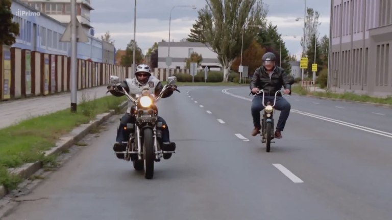 Ano, šéfová! (6): Santo motorkář Ano, šéfová! (6): Santo motorkář