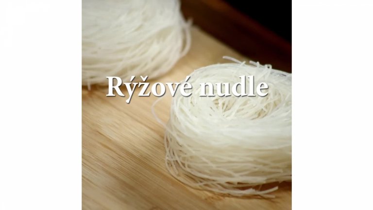 Restovaná zelenina s nudlemi Restovaná zelenina s nudlemi