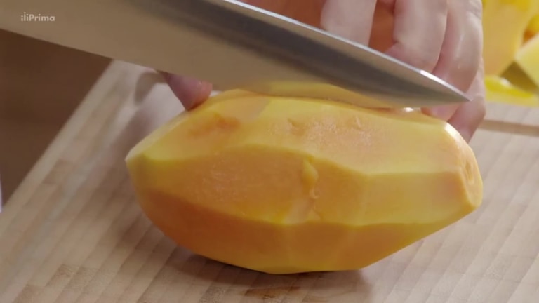 Teď vaří šéf! VII (5): Salát z papáji, červené cibule a koriandru Teď vaří šéf! VII (5): Salát z papáji, červené cibule a koriandru