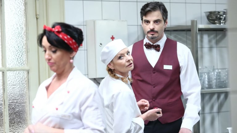 Ohnivý kuře II (28) - Úklid a neklid Ohnivý kuře II (28) - Úklid a neklid