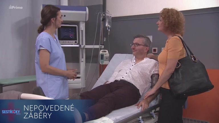 Nepovedené záběry – Adéla Gondíková na lůžku Nepovedené záběry – Adéla Gondíková na lůžku