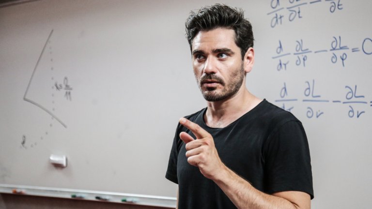 Vojta Kotek jako Einstein. Vojta Kotek jako Einstein.