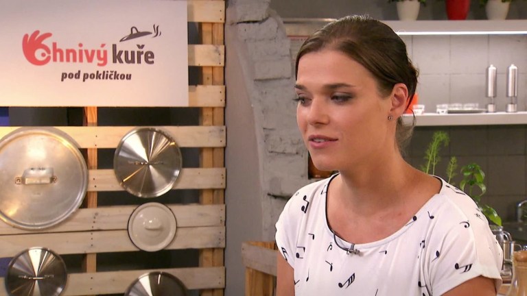 Ohnivý kuře pod pokličkou (5) Ohnivý kuře pod pokličkou (5)