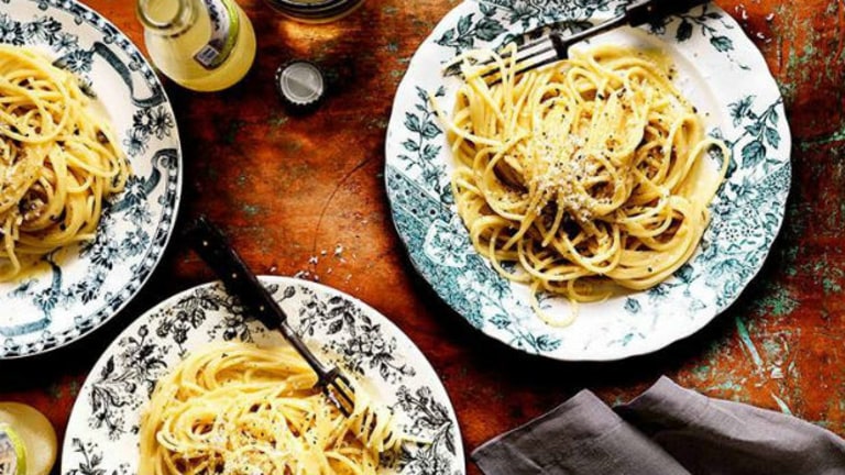 Spaghetti cacio &amp; pepe