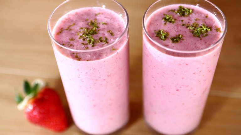 Jahodový milkshake s limetou Jahodový milkshake s limetou