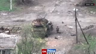 VIDEO: Nepovedený úklid min. Rus se rozletěl na kusy, jeho kolega máchal rukama
