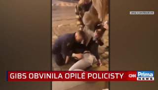 Opilé policisty za zaklekávání ženy před barem v Praze obvinila GIBS