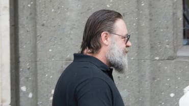Russell Crowe vypadá kvůli vousům o několik let starší. Russell Crowe vypadá kvůli vousům o několik let starší.