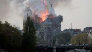 Požár katedrály Notre-Dame šokoval celý svět. Požár katedrály Notre-Dame šokoval celý svět.