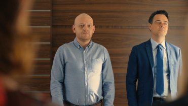 Záběry z filmu Příliš osobní známost. Záběry z filmu Příliš osobní známost.