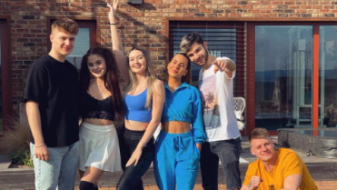 Influenceři a první den reality show LIKE HOUSE. Influenceři a první den reality show LIKE HOUSE.