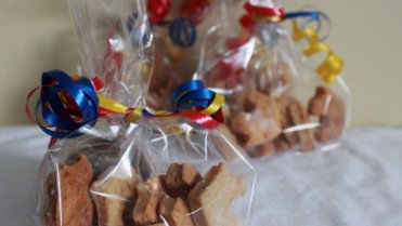 Na závěr, jako poděkování za návštěvu, připravte pro každého hosta malou výslužku Na závěr, jako poděkování za návštěvu, připravte pro každého hosta malou výslužku