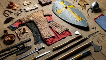 Hastings 1066: Většina vojáků byla vybavena více zbraněmi – nebyly příliš kvalitní, a tak bylo nutné mít nějakou záložní Hastings 1066: Většina vojáků byla vybavena více zbraněmi – nebyly příliš kvalitní, a tak bylo nutné mít nějakou záložní