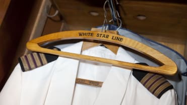 Ramínko loďařské společnosti White Star Line, jíž Olympic a Titanic patřily Ramínko loďařské společnosti White Star Line, jíž Olympic a Titanic patřily