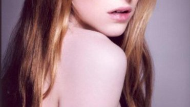 Nevinná Dakota v sobě určitě má i ďáblíka Nevinná Dakota v sobě určitě má i ďáblíka
