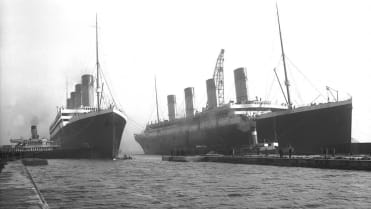 Sesterské lodě Olympic and Titanic v doku Thomson Graving Dock v Belfastu Sesterské lodě Olympic and Titanic v doku Thomson Graving Dock v Belfastu